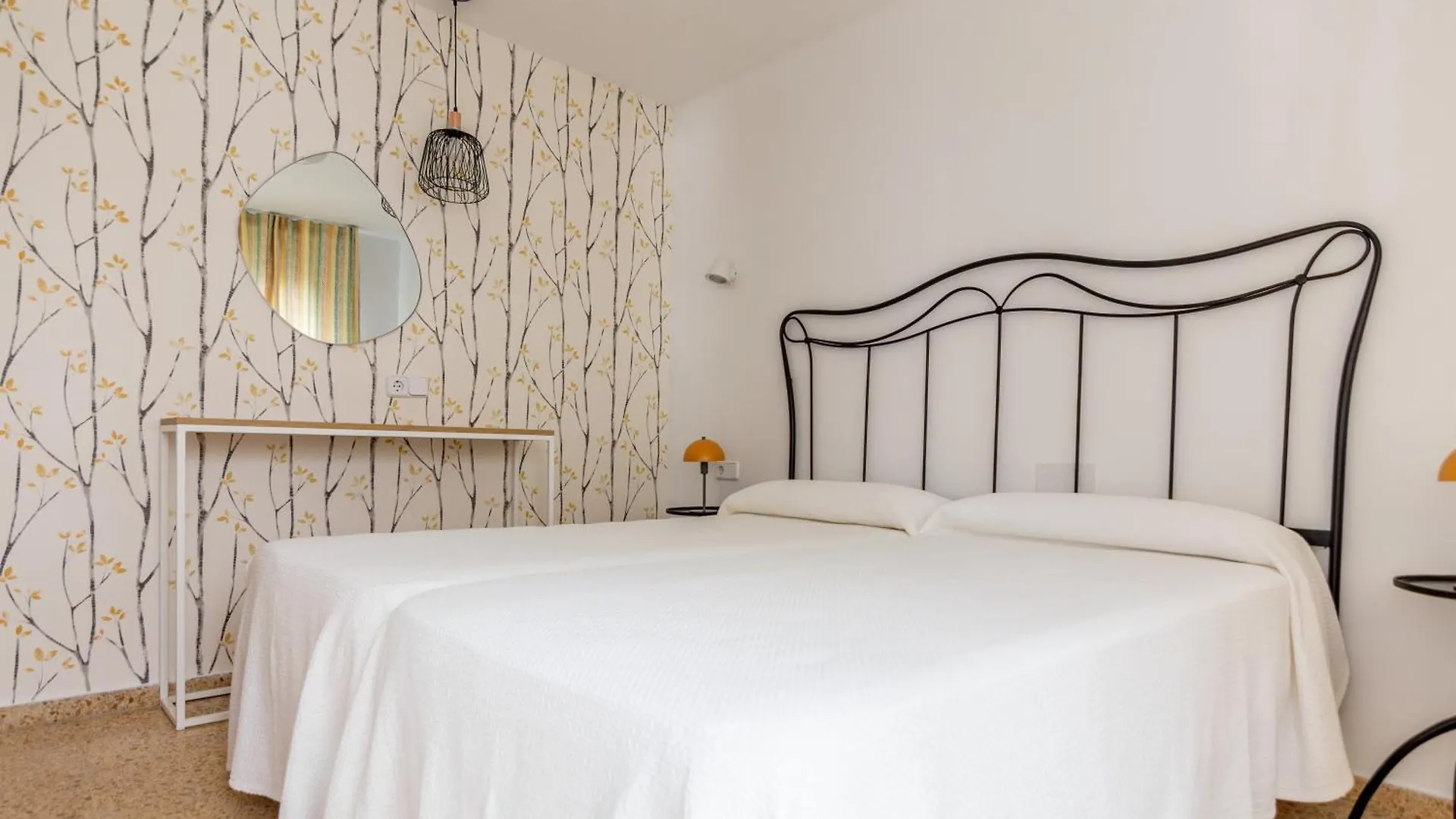 Apartamentos Poniente Playa San Antonio Abad