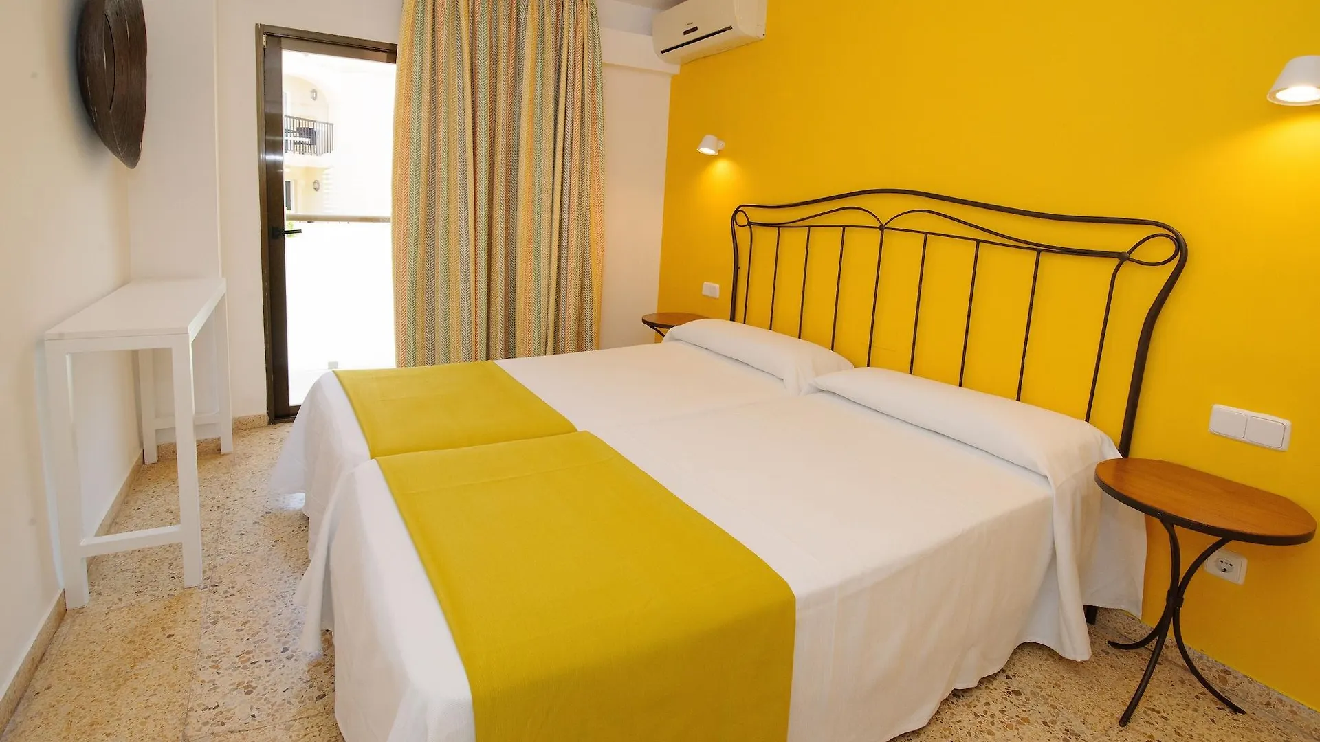 Aparthotel Boutique Poniente Playa San Antonio