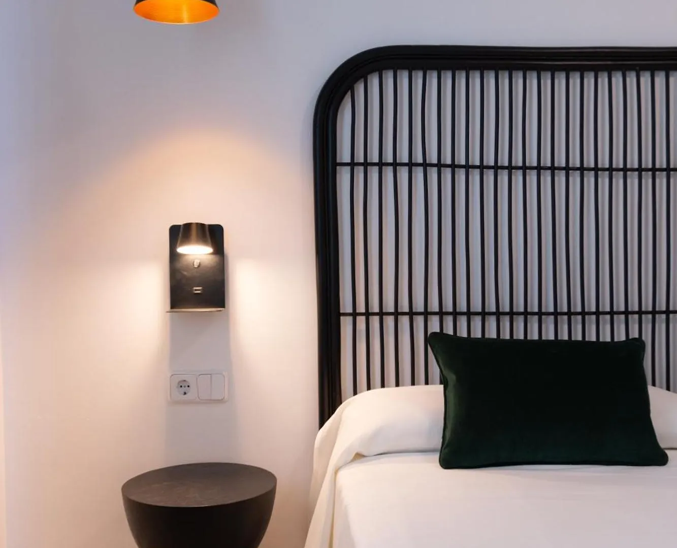 Aparthotel Boutique Poniente Playa San Antonio  San Antonio (Ibiza)