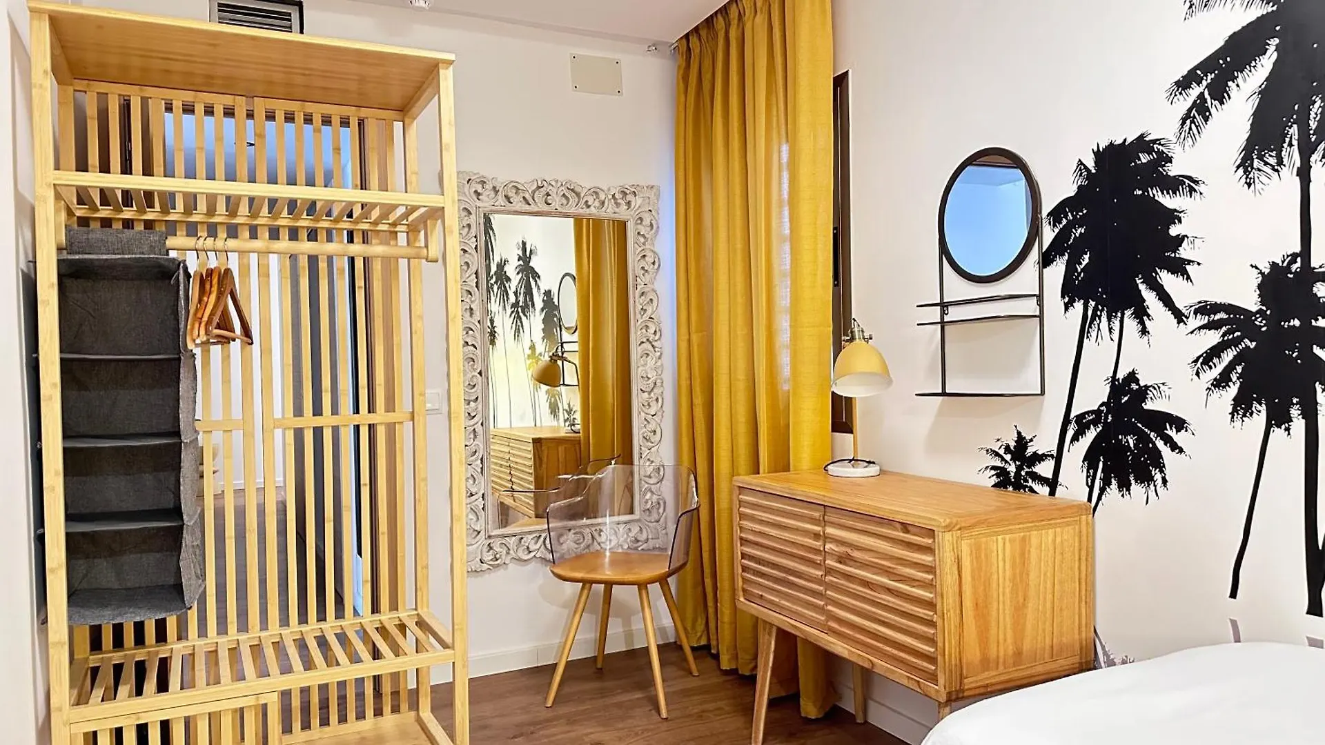 Aparthotel Boutique Poniente Playa San Antonio  2*, San Antonio (Ibiza)